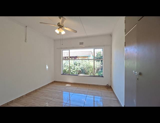 3 BEDROOM FREEHOLD TO LET IN FLAMWOOD